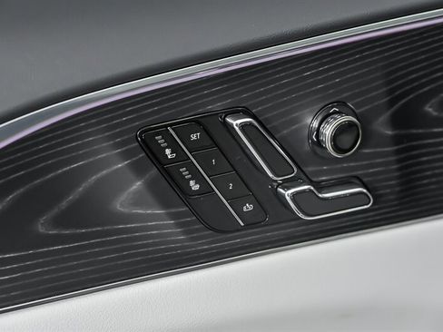 Used 2024 Cadillac Lyriq Luxury AWD/4WD image 14