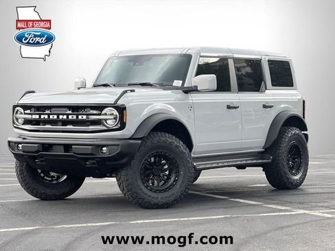 New 2026 Ford Bronco Outer Banks w/ Sasquatch Package AWD/4WD image 1