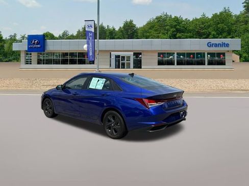 Certified 2022 Hyundai Elantra SEL w/ Preferred Accessory Package FWD image 8