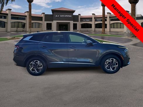 Used 2024 Kia Sportage LX image 9