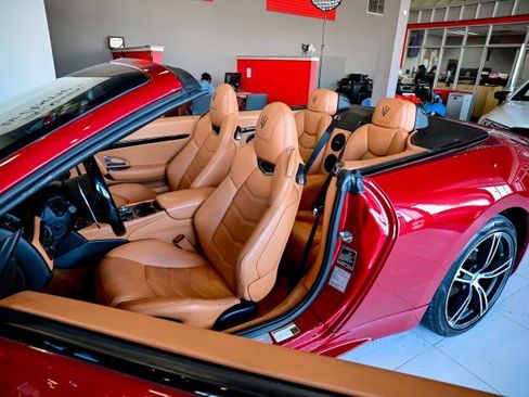 Used 2018 Maserati GranTurismo Convertible image 19