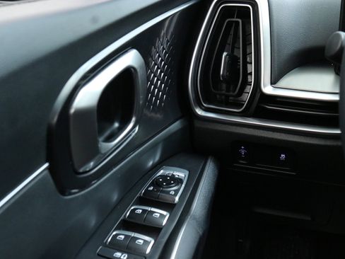 Used 2024 Kia Sorento S w/ Panoramic Sunroof Package image 17