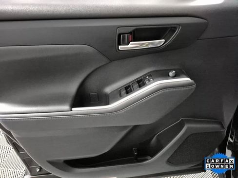 Certified 2024 Toyota Highlander XLE image 13