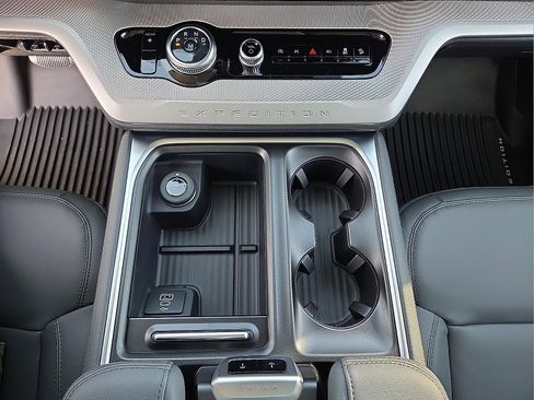 New 2026 Ford Expedition Active image 25