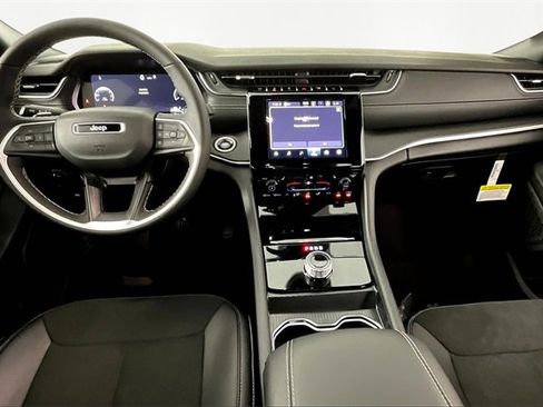 New 2025 Jeep Grand Cherokee Laredo image 6