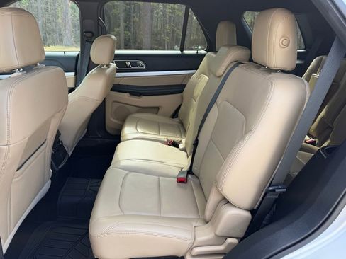 Used 2016 Ford Explorer XLT w/ Equipment Group 202A image 13