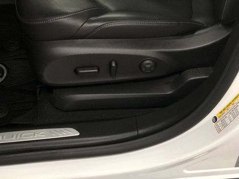 Used 2020 Buick Envision Essence FWD image 12
