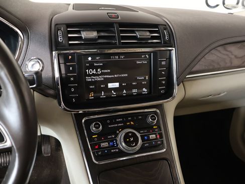 Used 2019 Lincoln Continental Reserve FWD image 5