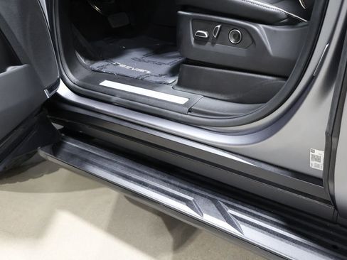 Used 2023 Cadillac Escalade Premium Luxury image 42