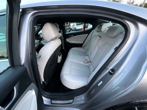 Used 2025 Genesis G70 2.5T image 37