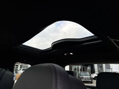 Used 2025 BMW X7 M60i image 43