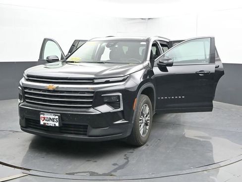 Used 2025 Chevrolet Traverse LT FWD image 30