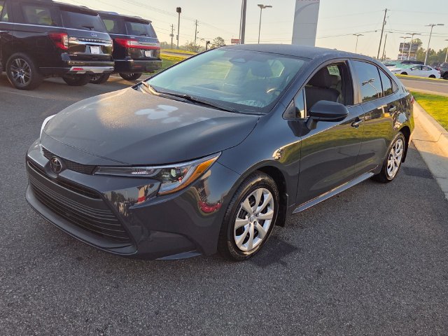 Used 2025 Toyota Corolla LE FWD image 3