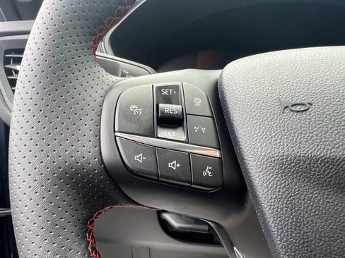 Certified 2025 Ford Escape ST-Line w/ Tech Pack #1 AWD/4WD image 9