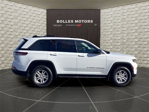 Certified 2023 Jeep Grand Cherokee Laredo w/ Luxury Tech Group I image 3