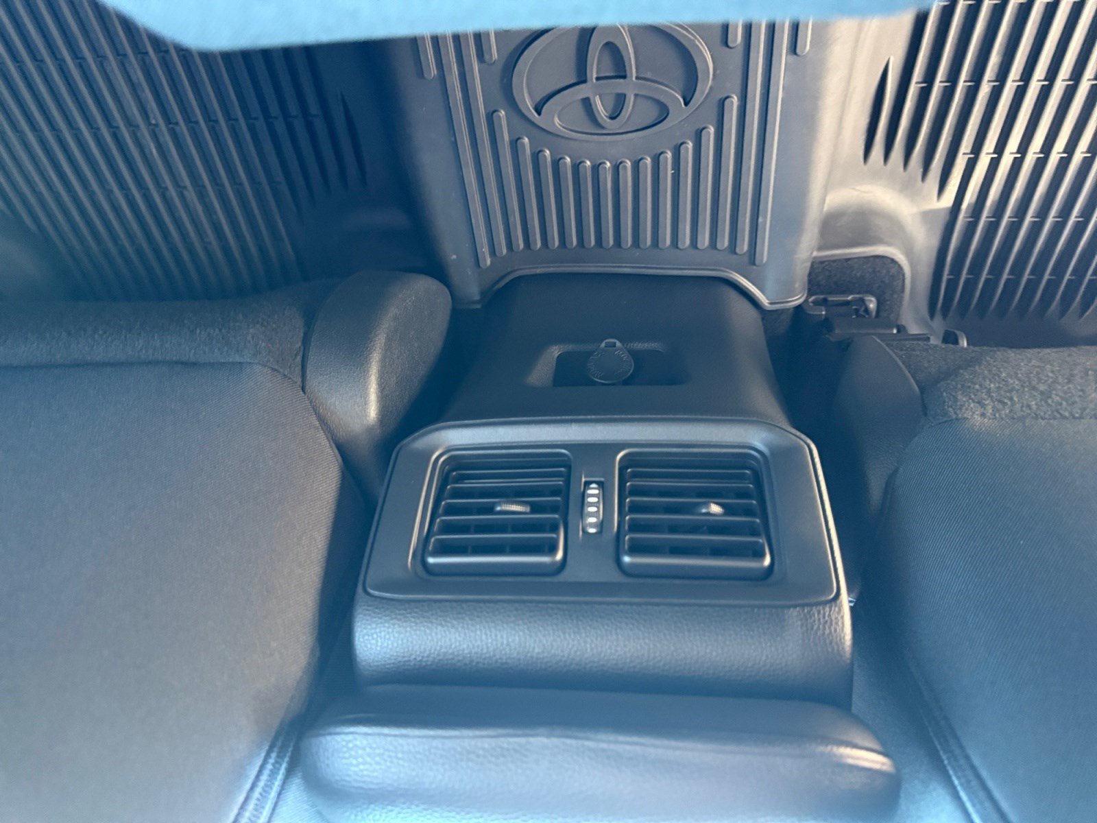 Used 2022 Toyota RAV4 LE AWD/4WD image 30