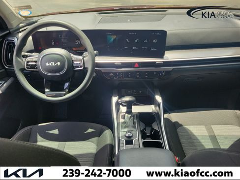 Certified 2025 Kia Sorento LX FWD image 16