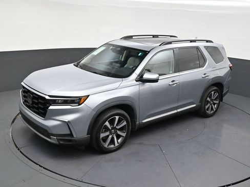Used 2023 Honda Pilot Touring image 13