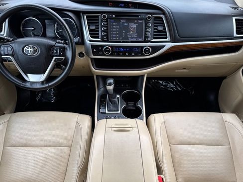 Used 2018 Toyota Highlander Limited image 13