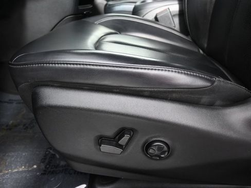 Used 2023 Chrysler Pacifica Touring-L w/ S Appearance Package AWD/4WD image 23