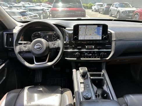 Certified 2023 Nissan Pathfinder SL image 14