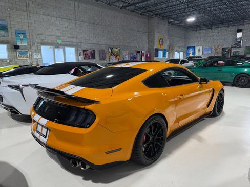 Used 2019 Ford Mustang Shelby GT350 w/ Technology Package image 40