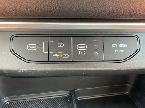 Certified 2025 Kia Carnival EX FWD image 36