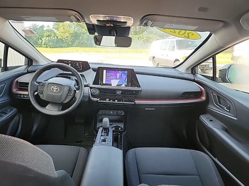 Used 2024 Toyota Prius Prime FWD image 32