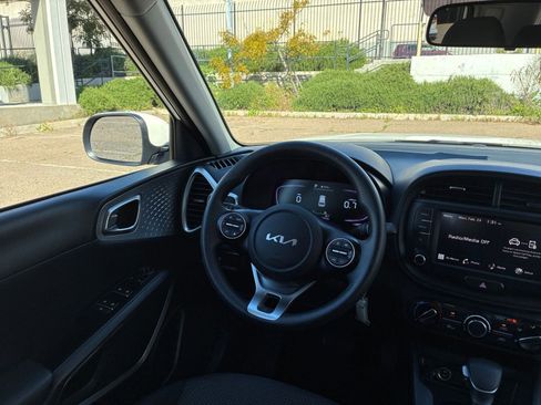 Used 2025 Kia Soul LX w/ LX Technology Package image 32