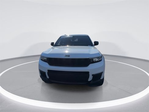 Used 2025 Jeep Grand Cherokee L Limited w/ Black Appearance Package image 3