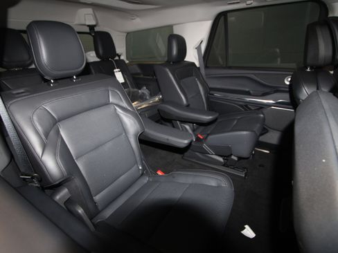 New 2025 Lincoln Navigator Reserve AWD/4WD image 26