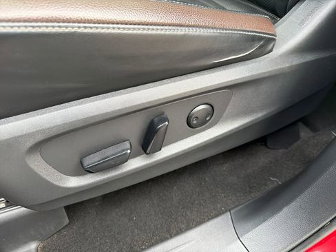 Used 2022 Nissan Pathfinder Platinum w/ Cargo Package FWD image 16