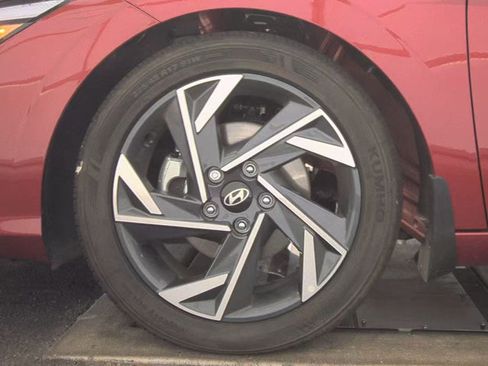 Used 2025 Hyundai Elantra Sport FWD image 6