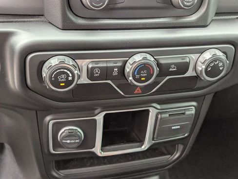 Used 2021 Jeep Gladiator Sport AWD/4WD image 26