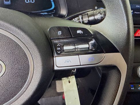 Used 2025 Hyundai Elantra SE image 15