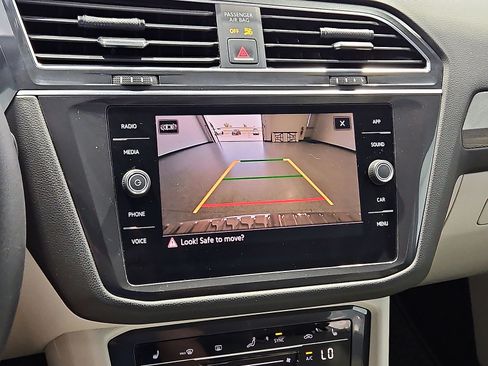 Certified 2023 Volkswagen Tiguan SE FWD image 18