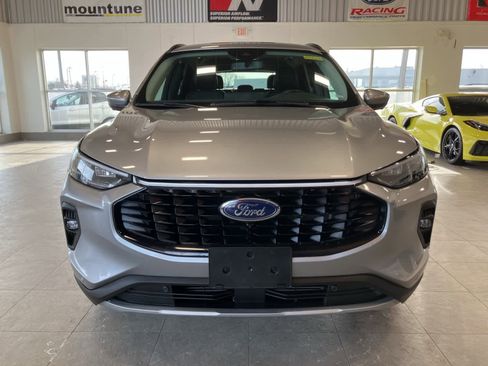 Used 2024 Ford Escape Platinum image 2