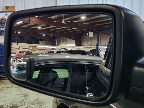 Used 2019 RAM 1500 Classic SLT image 9