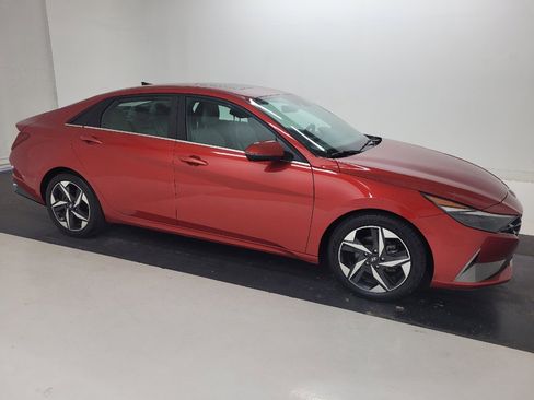 Used 2021 Hyundai Elantra Limited FWD image 11