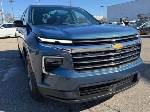 Used 2024 Chevrolet Traverse LT w/ Enhanced Driving Package image 3