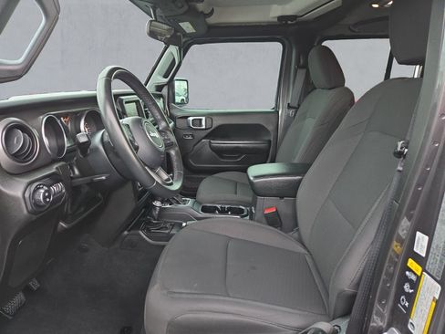 Used 2022 Jeep Gladiator Sport image 11