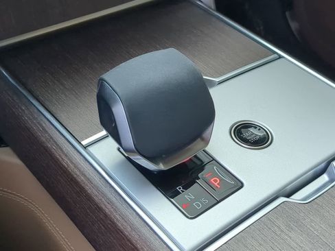 Used 2025 Land Rover Range Rover Long Wheelbase SE image 35