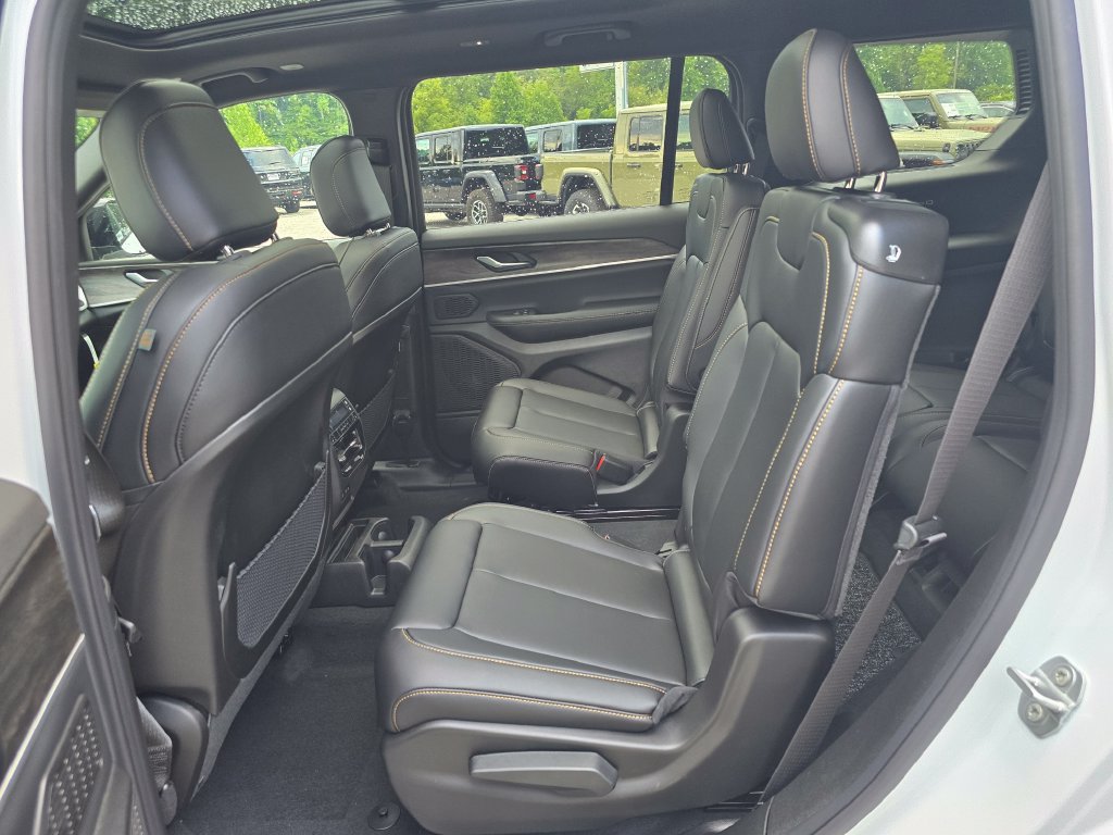 New 2026 Jeep Grand Cherokee L Limited AWD/4WD image 12