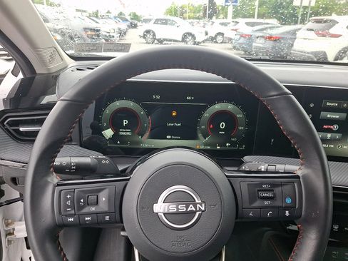 Certified 2025 Nissan Kicks SR AWD/4WD image 17