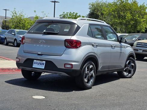 New 2025 Hyundai Venue SEL image 7