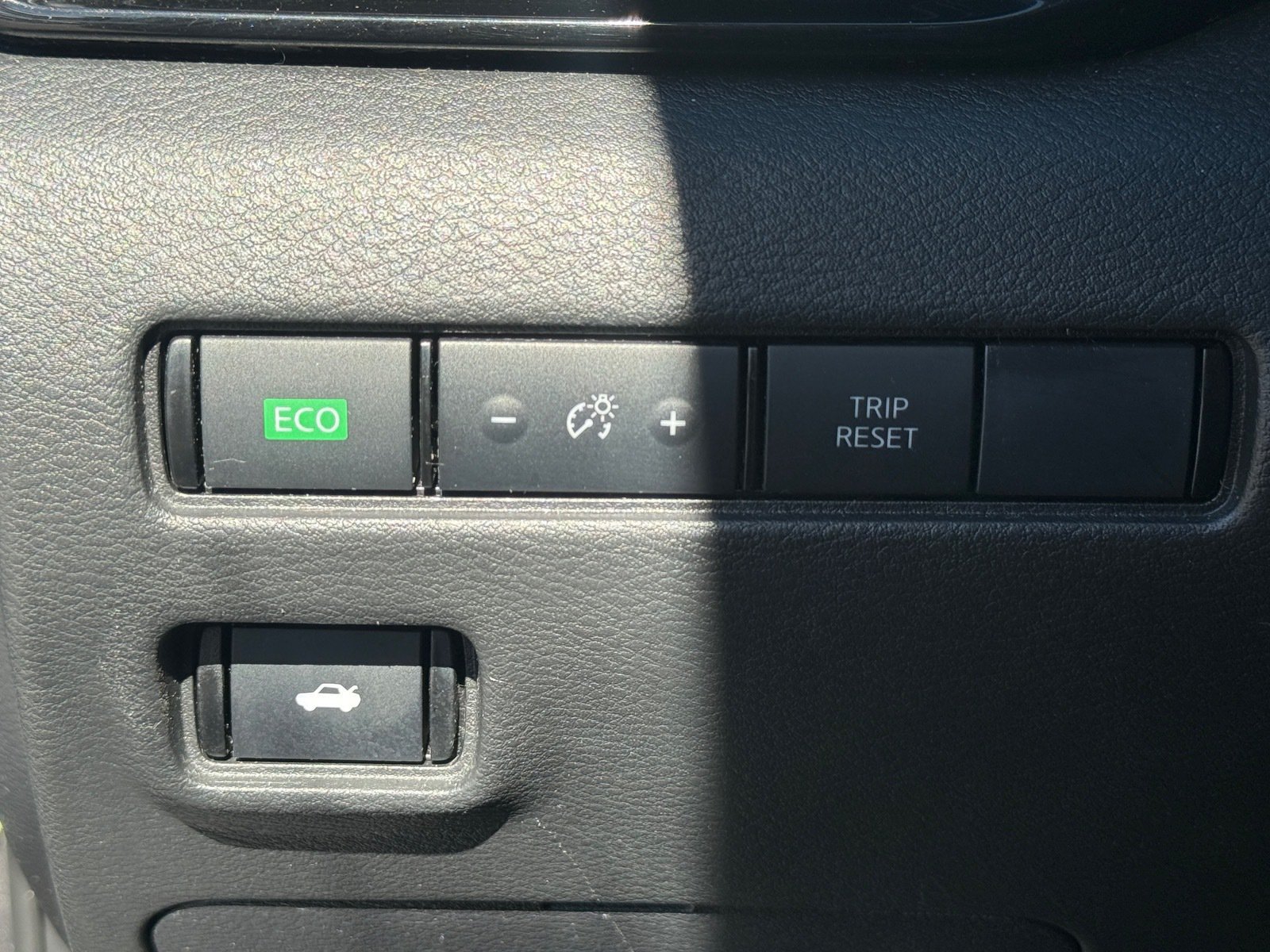 Used 2025 Nissan Sentra SV FWD image 35