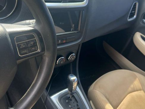 Used 2014 Dodge Avenger SE FWD image 10