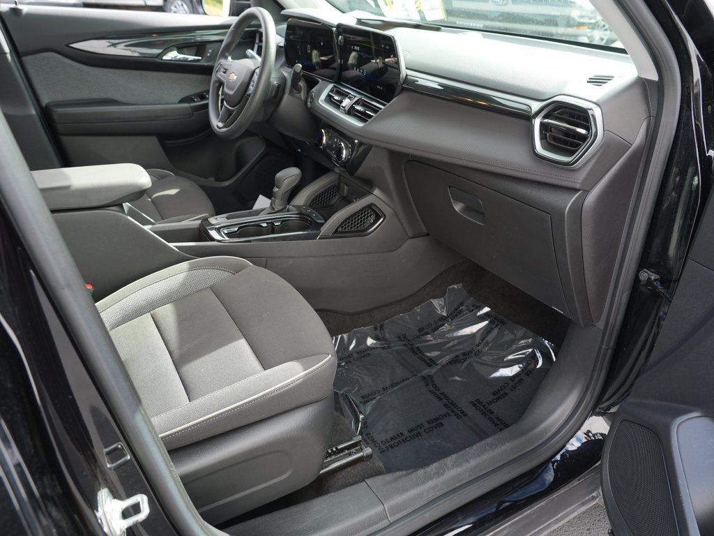 Certified 2024 Chevrolet TrailBlazer LT w/ Driver Confidence Package FWD image 29