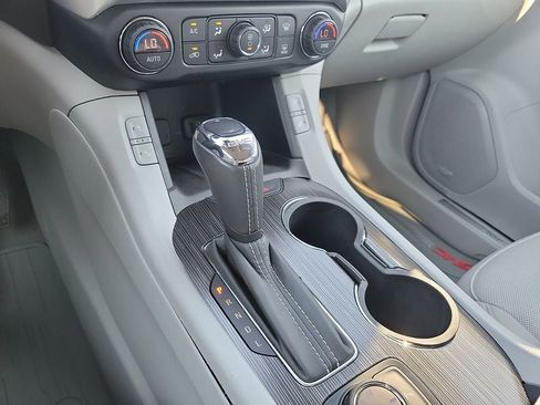 Used 2019 GMC Acadia SLT FWD image 18