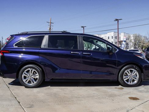 Used 2023 Toyota Sienna XSE image 9